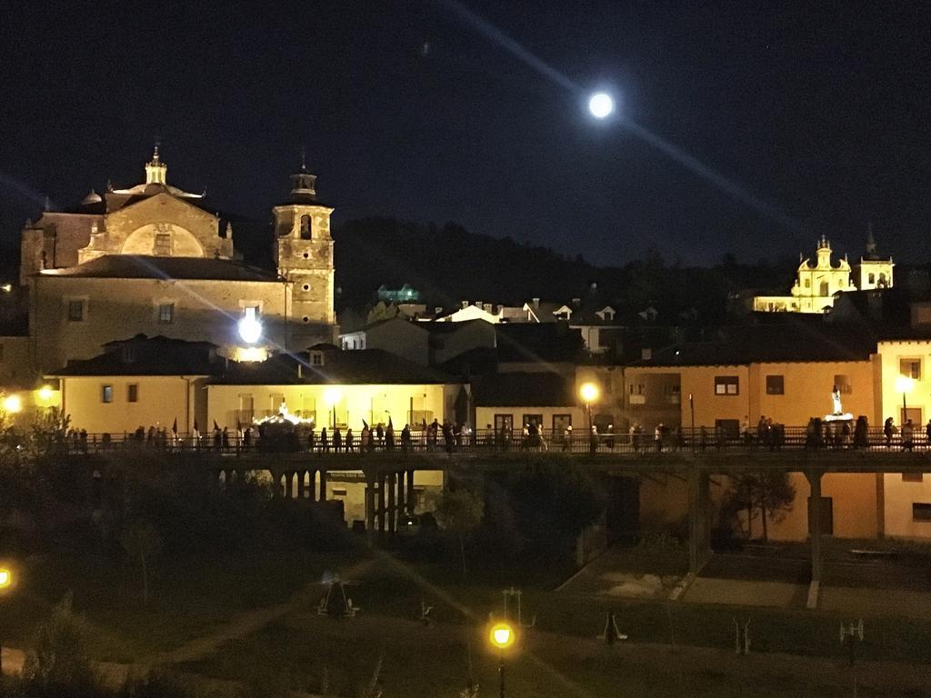 Las Donas Del Portazgo Villafranca Del Bierzo Extérieur photo